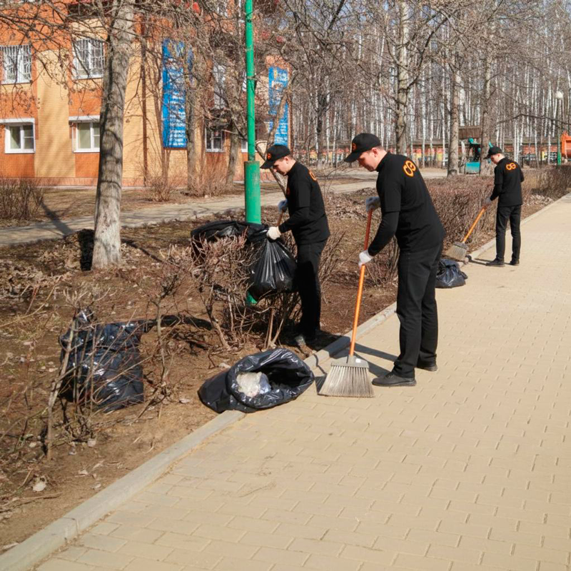 Уборка листьев в Партизанске